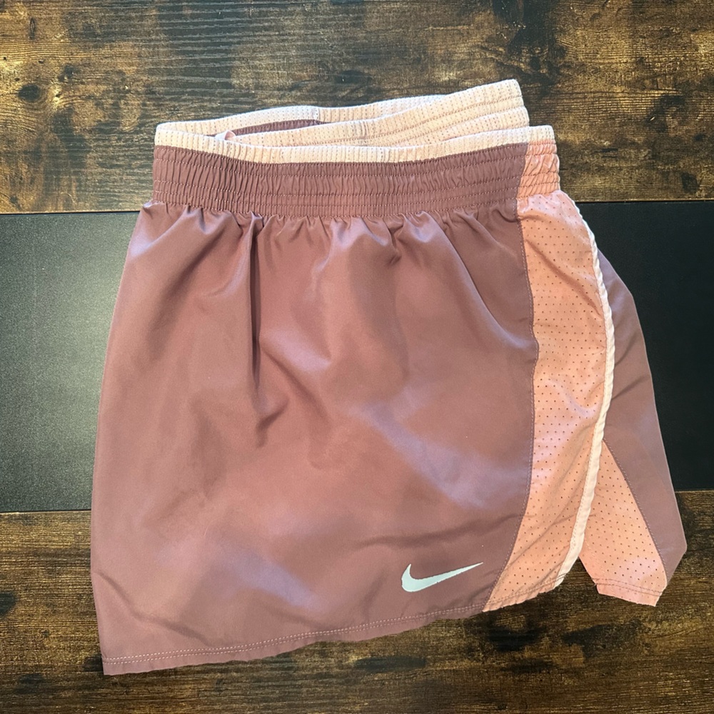 Nike Women's Shorts in Mauve and Peach - Picture 3 of 5